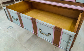 Шкаф для одежды двухстворчатый с ящиками и покраской ромбы.