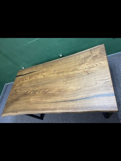 письменный стол из слэба карагача в тёмной тонировке