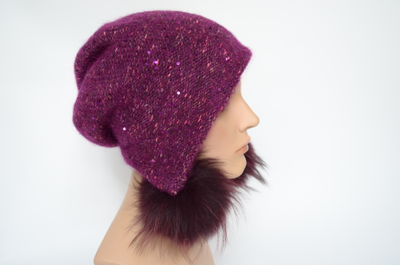 Вязаная шапка ушанка фуксия с помпонами фото