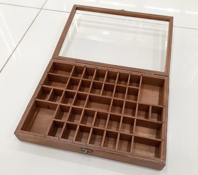 Коробка 50 ячеек, для коллекции камней и минералов