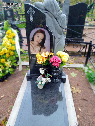 Памятник Скорбящая девушке на могилу 102 вертикальные