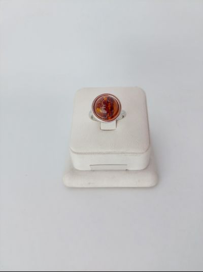 Кольцо с медовым янтарем