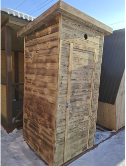 Туалет Садовый (из вагонки, обожжённый, квадратный, с сиденьем, кровля  Шоколад)