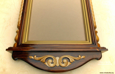 Киот с резьбой по дереву