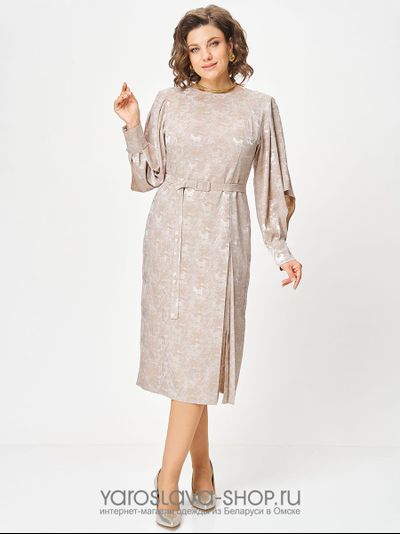 Женское изящное платье полуприлегающего силуэта в бежевом цвете