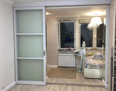 МОДЕЛЬ 130.222 (ВЫСОТА 2700 мм) БЕЛЫЙ ЛЕД/ СТЕКЛО САТИНАТ, СВЕТЛОЕ