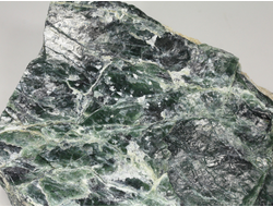 Серпентин, необработанный, дикий образец, Россия, КЧР, Урупский район (124*98*46 мм, 784 г) №37613