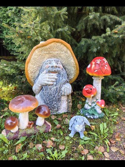 МАСЛЯТА на пеньке  29*30см   1,7кг   полистоун Россия 1748/012499