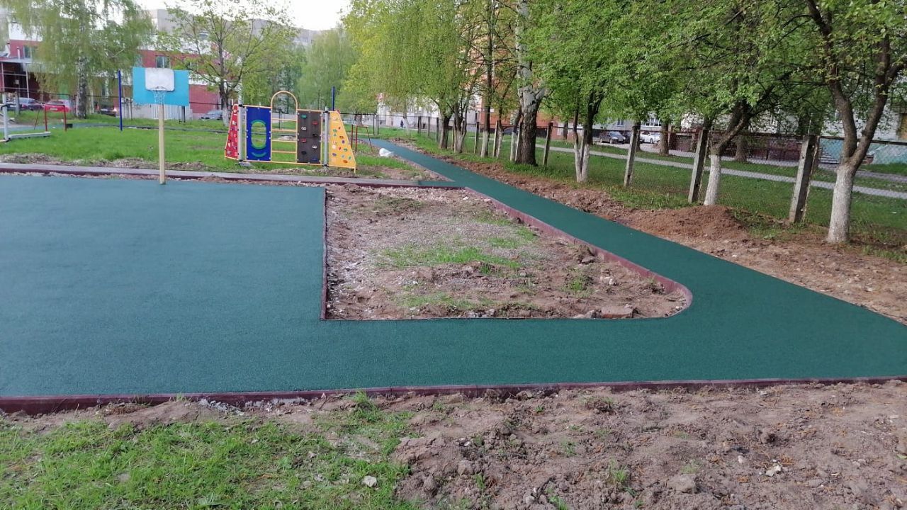 Бесшовное резиновое покрытие для детской площадки в Йошкар-Оле