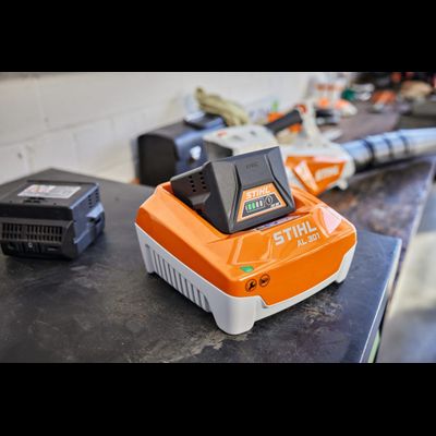 Зарядное устройство Stihl AL 301