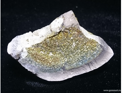 Пирит -"спектропирит", кальцит в полости конкреции. Россия. 42*22*22мм