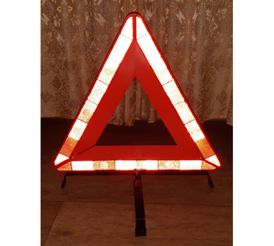 Знак аварийной остановки с широким корпусом соответствует ГОСТ