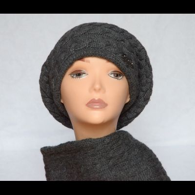 Вязаный темно - серый берет и шарф Vizio Италия 5388