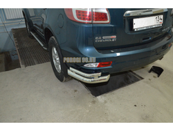 Защита заднего бампера "уголки" двойные d76/42 для Chevrolet Trailblazer (2013)