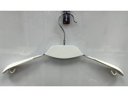 AM010W Вешалка плечики белая
