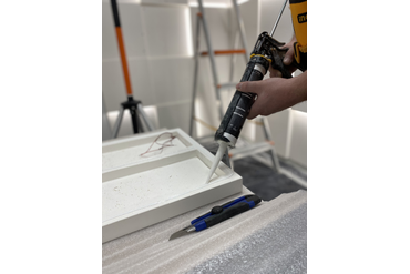 Панели клеим на клей (Axton гибридный полимер) и прикручиваем на саморезы.