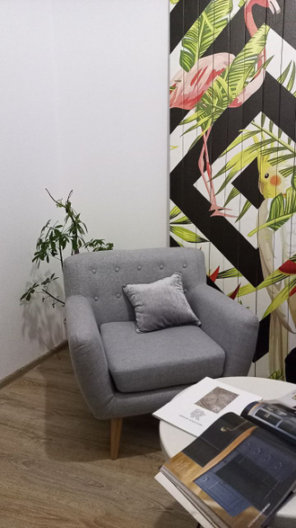 Интерьерное дизайнерское кресло Эллинг Tesla 12 (серо-синий) в стиле mid-century modern на высоких ножках из массива бука с износостойкой обивкой из рогожки и независимым пружинным блоком PocketSpring для гостиной, спальни или офиса, Дома-хорошо.рф