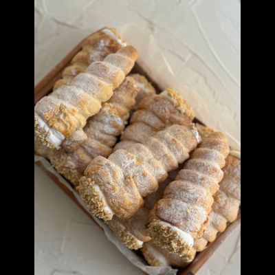 Трубочка с белковым кремом