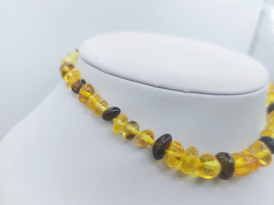 Детские бусы из обработанного янтаря через узелок арт.12