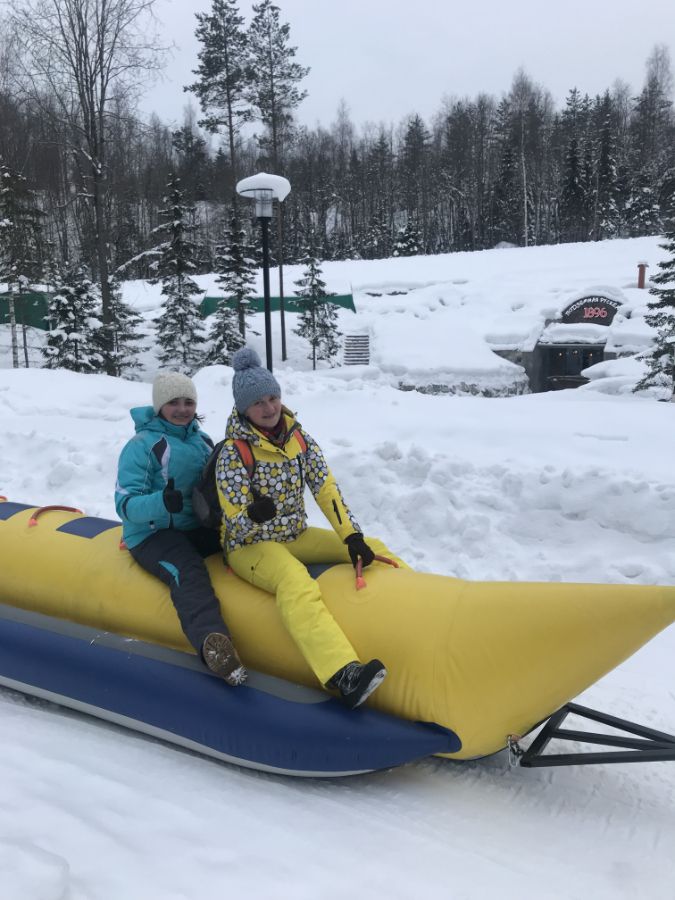 Бураны вологда. Надувной банан для снегохода. Сани банан для снегохода. Банан для катания по снегу. Банан для катания за снегоходом.