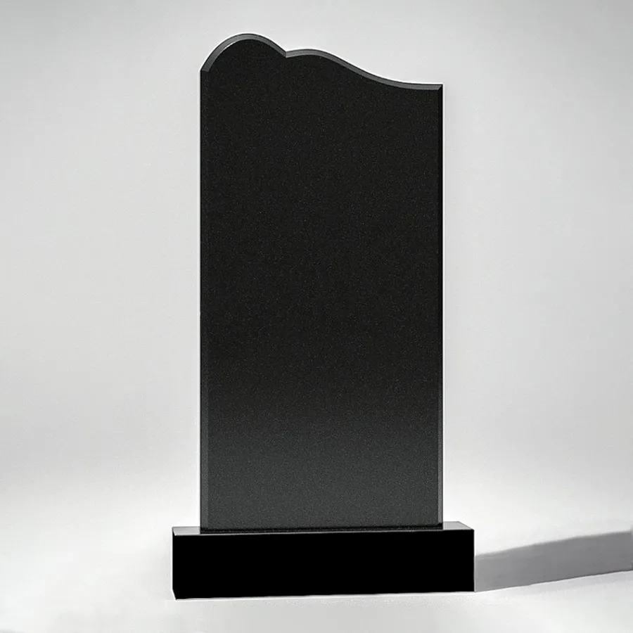 Памятник (габбро-диабаз).
Размеры стелы - 100*50/120*60 см.
Толщина - 5/7/8 см.
Стоимость - от 46000 руб. (за комплект с тумбой и цветником)