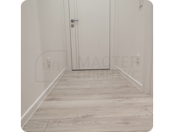 Плинтус ХДФ Dollken Cubu Flex Life XL 80мм Х 2,5 м 1013/5012 Белый в интерьере 8