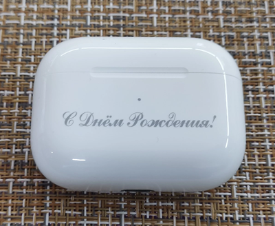 Гравировка на AirPods