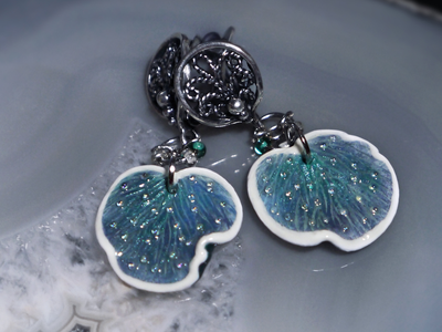 "Кувшинка Хрустальная. Из книги фей". Волшебные серьги с филигранью