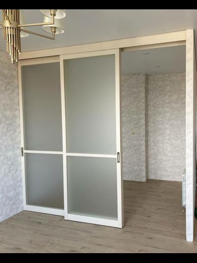 МОДЕЛЬ 102.22 (ВЫСОТА 2500 мм). ЯСЕНЬ СВЕТЛЫЙ/ СТЕКЛО САТИНАТ, СВЕТЛОЕ