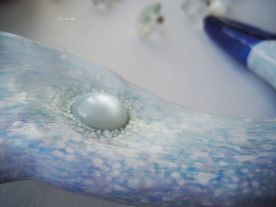 "Принцесса-Лебедь", волшебная брошь с натуральным лунным камнем (по мотивам "Лебединого озера")