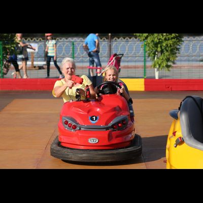 Бамперные машинки (могут ездить по любой ровной поверхности)