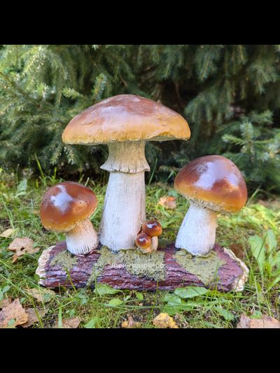 МАСЛЯТА на пеньке  29*30см   1,7кг   полистоун Россия 1748/012499