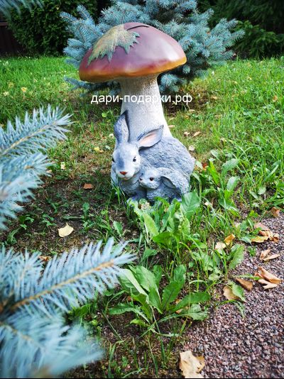 Садовая фигура Зайчики под грибом 45*30 см   5 кг   полистоун Россия 4098/016777