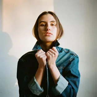 преодоление неуверенности в себе — девушка