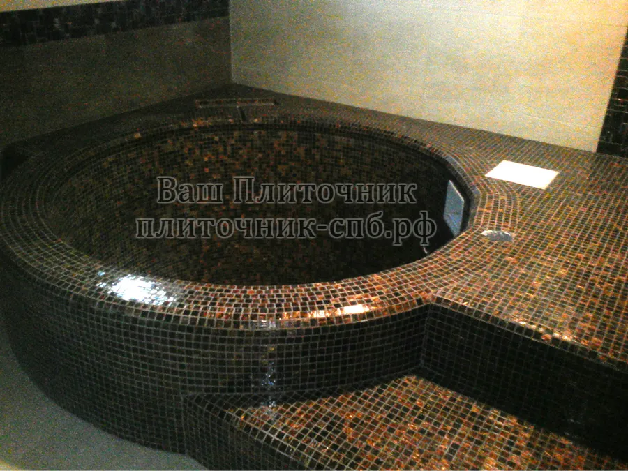 Облицовка купели мозаикой.