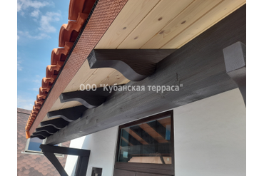 Деревянный навес с фигурными кобылками и кер.черепицей