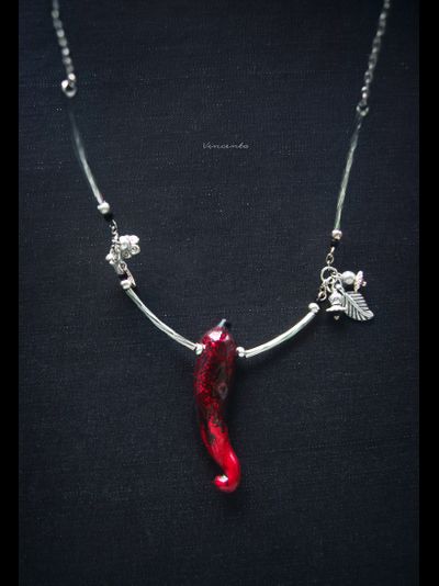 Подвеска с мерцающим перцем "Из сада Наваждений", стиль - готическая романтика