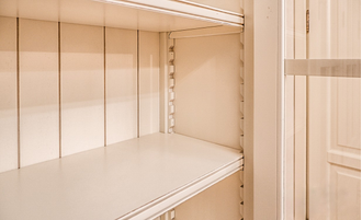 Библиотека двухсекционная со стеклянными дверьми.