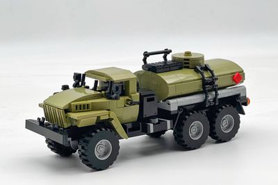 Российский грузовик 6x6.  Комплект 3 в 1: Цистерна + бортовой кузов + седло, цвет хаки