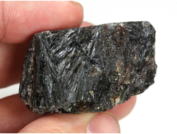 Нуумит (жедрит-антофиллит), необработанный образец, Гренландия (43*32*22 мм, 40 г) №29925