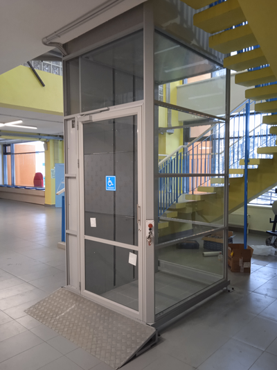 Лифтрон-4000 Подъемная платформа с ограждением шахты с высотой подъема до 13 метров. (стоимость зависит от высоты подъема и комплектации)