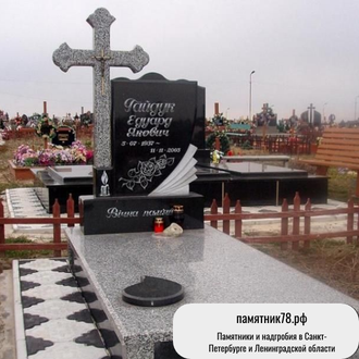 Оригинальный памятник с крестом из серого гранита