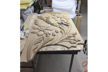 После моделирования отдаем деталь на резку. Есть день передохнуть и набраться сил, пока станок режет материал. Ведь когда деталь придет, предстоит большая работа по её шлифовке и подготовке к формовке.