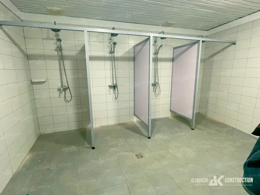 Душевые перегородки антивандальные для предприятий