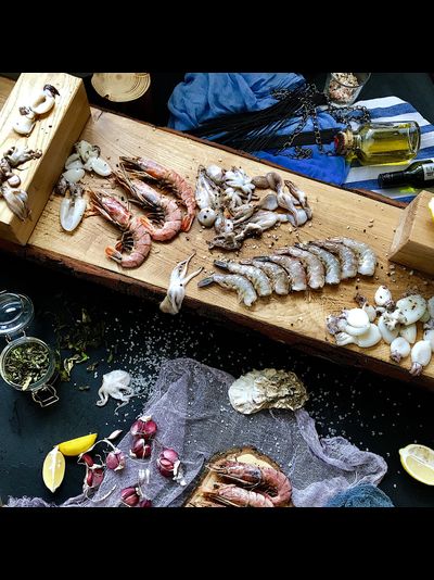 Доска для подачи закусок из дуба с корой