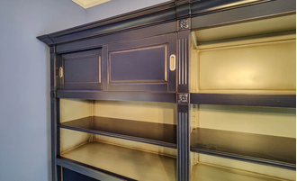 Встроенный шкаф для техники с антресолью.