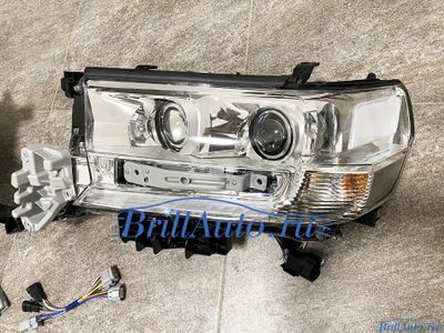 Фары Toyota Land Cruiser 200 светлые, БЕГАЮЩИЙ ПОВОРОТНИК