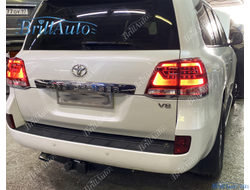 Cтопы Toyota Land Cruiser 200 07-15 в стиле 21 года LED (красные с белым низом)