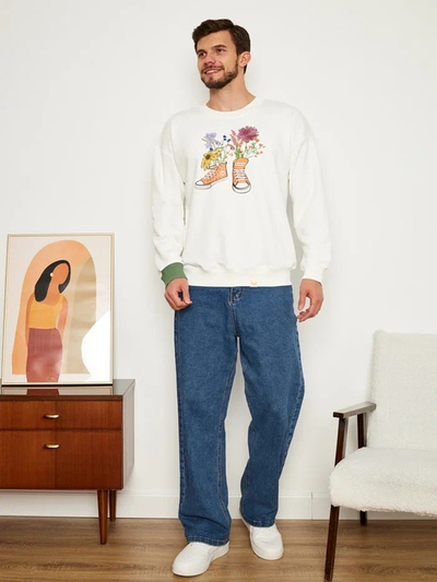МУЖСКОЙ СВИТШОТ БЕЛЫЙ "ЦВЕТОЧНЫЕ КЕДЫ"