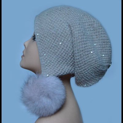 Кремовая итальянская женская шапка ушанка с помпонами Vizio фото шапок ушанок Италии